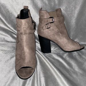 Open toe heeled booties